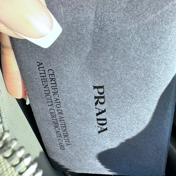 Prada Handbag!❤️ - Picture 7 of 8